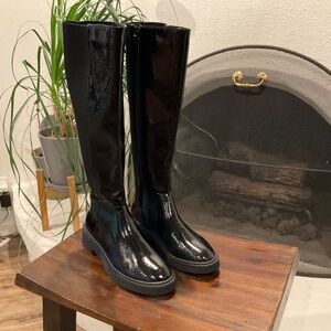 Andre Assous Viva Black Crinkle Patent size 7.5M